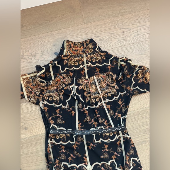 Glamorous Dress - Picture 3 of 3